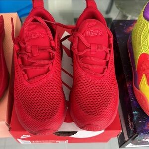 EUC Nike Air Max 270